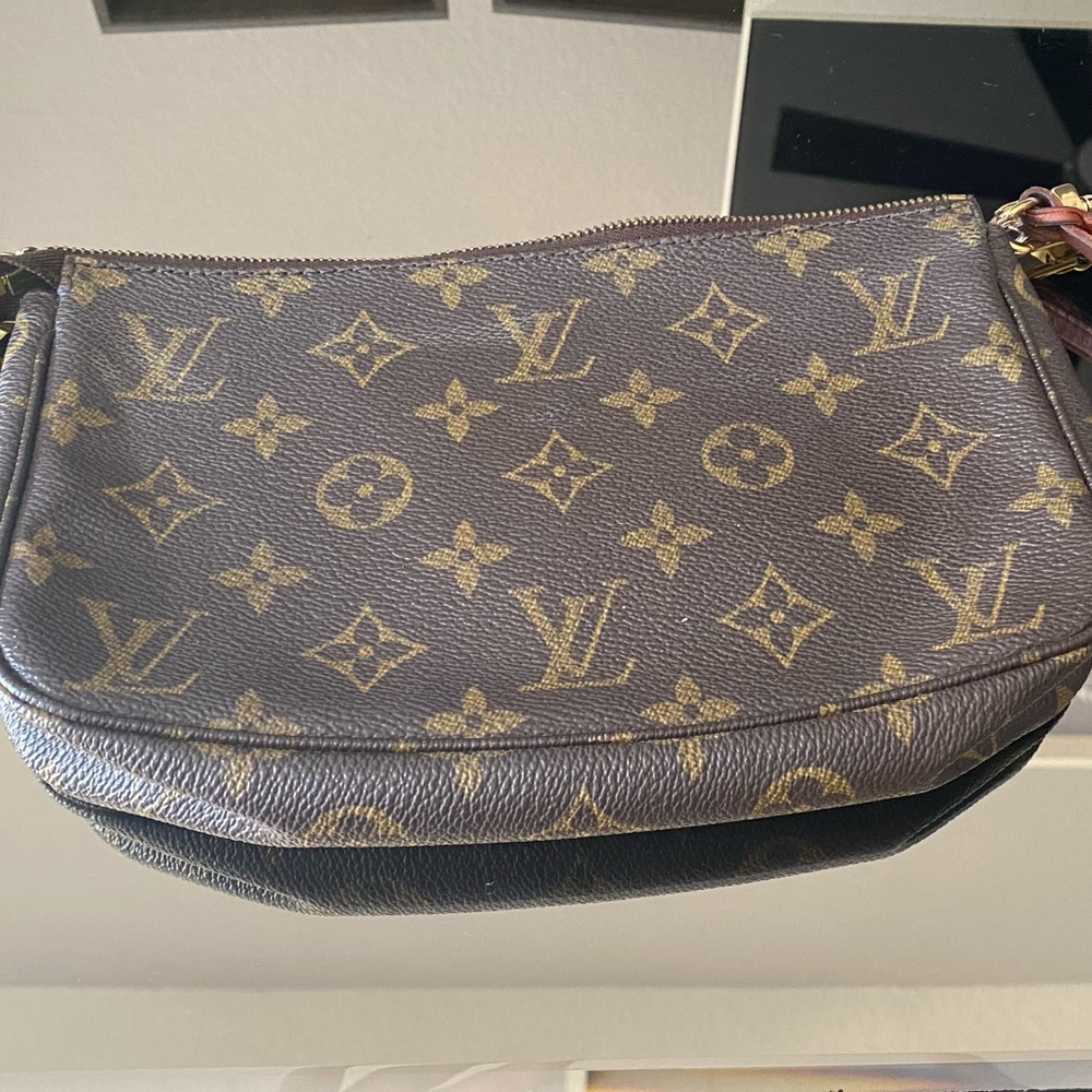 Authentic Louis Vuitton wristlet